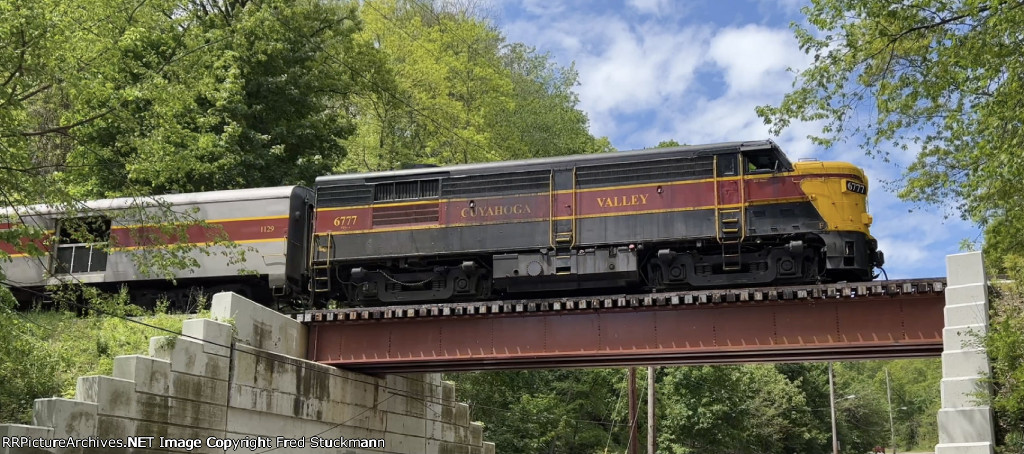 CVSR 6777 crosses over Memorial Pkwy on a later trip